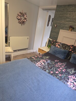 1 chambre, fer et planche à repasser, accès Internet, draps fournis