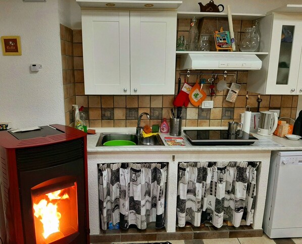 Room, 1 Bedroom, Smoking, Garden View | Interior - Room-exclusive Eco-lodge Retreat in Trie (Trieste)