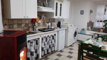 Room, 1 Bedroom, Smoking, Garden View | Dining