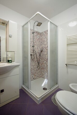 Room, 1 Bedroom, Smoking, Garden View | Bathroom - Room-exclusive Eco-lodge Retreat in Trie (Trieste)