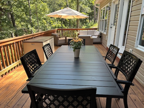 Gorgeous 4-bedroom lakefront house with private dock, 15 min. to Clemson.