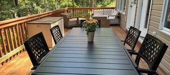 Gorgeous 4-bedroom lakefront house with private dock, 15 min. to Clemson.