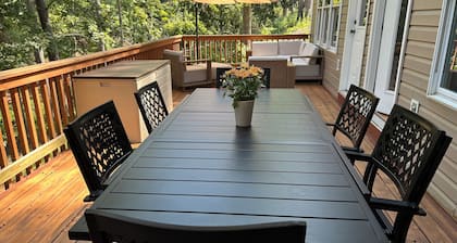 Gorgeous 4-bedroom lakefront house with private dock, 15 min. to Clemson.