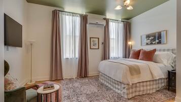 Blackout curtains, soundproofing, iron/ironing board, free WiFi
