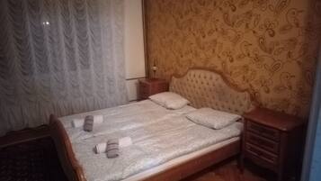 2 bedrooms, iron/ironing board, free WiFi, bed sheets