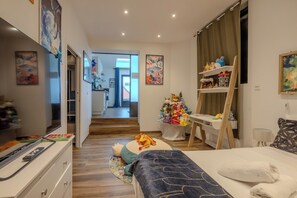 1 habitación, tabla de planchar con plancha, wifi y ropa de cama 