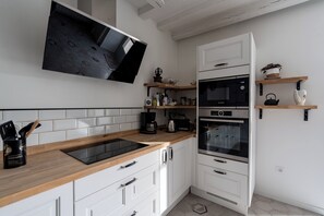 Kühlschrank, Mikrowelle, Ofen, Geschirrspüler