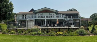 Lake Oconee Waterfront Retreat - 4bd/4ba with Pool, Spa, Dock, Ping-Pong & More!