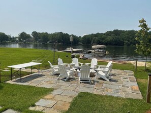 Outdoor dining - Lake Oconee Waterfront Retreat - 4bd/4ba with Pool, Spa, Dock, Ping-Pong & More! (Eatonton)