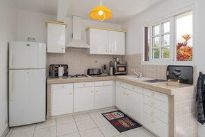 Frigorifero, microonde, forno, macchina per tè/caffè