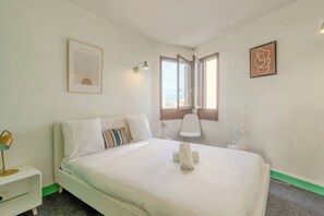 4 habitaciones, tabla de planchar con plancha, cuna de viaje y wifi 