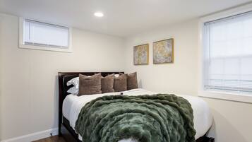 1 bedroom, bed sheets