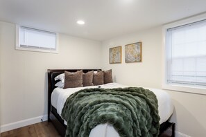 1 bedroom, bed sheets