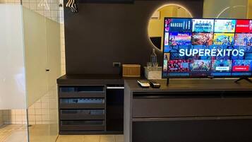 Family Suite, Patio, Garden View | Interior