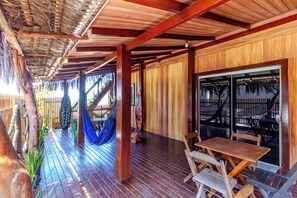 Outdoor dining - Vista Panorâmica- 2 Suítes- Praia Brava (Itajaí)