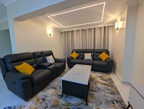 Living area - Modern House Close to Airports (Nairobi)