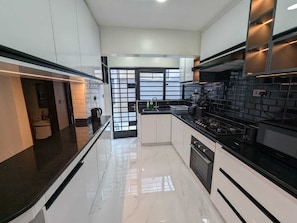 Private kitchen - Modern House Close to Airports (Nairobi)
