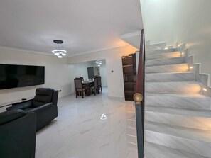 Living area - Modern House Close to Airports (Nairobi)
