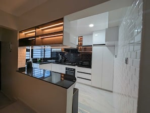 Private kitchen - Modern House Close to Airports (Nairobi)