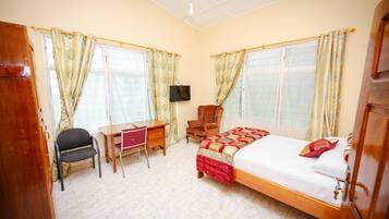 2 habitaciones, tabla de planchar con plancha, wifi y ropa de cama