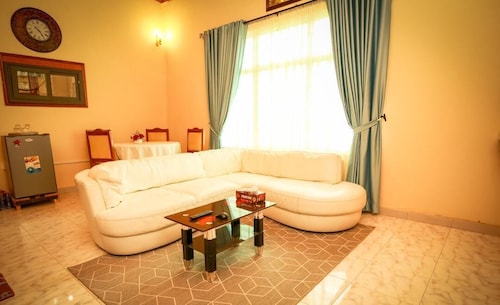 Tranquility Haven: Charming 2-bedroom house with AC in adorable Cape Coast