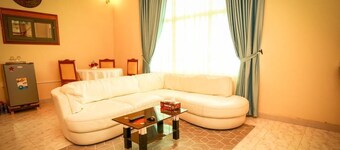 Tranquility Haven: Charming 2-bedroom house with AC in adorable Cape Coast