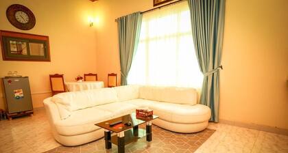 Tranquility Haven: Charming 2-bedroom house with AC in adorable Cape Coast