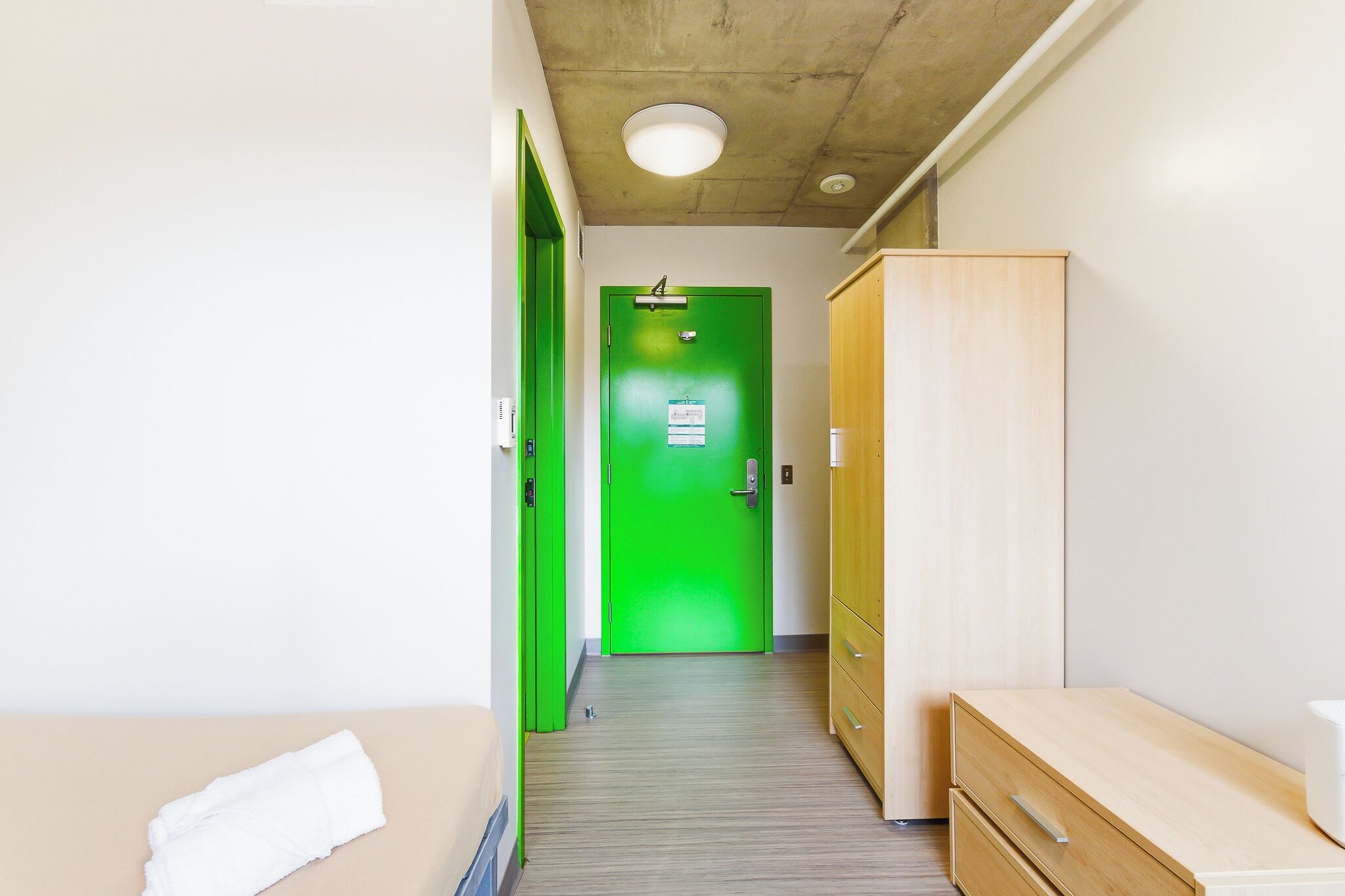 Economy Suite | Desk, laptop workspace, free WiFi, bed sheets