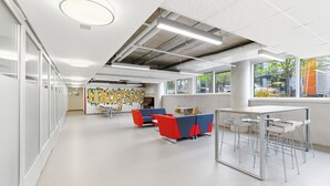 Lobby-lounge