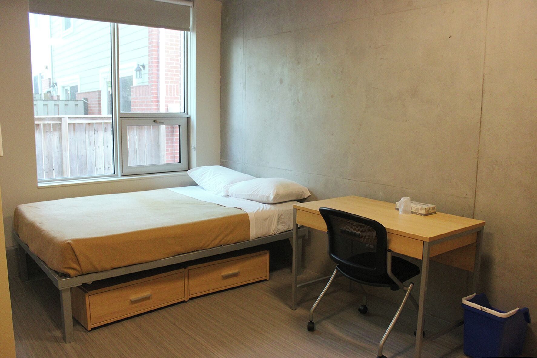 Economy Suite | Desk, laptop workspace, free WiFi