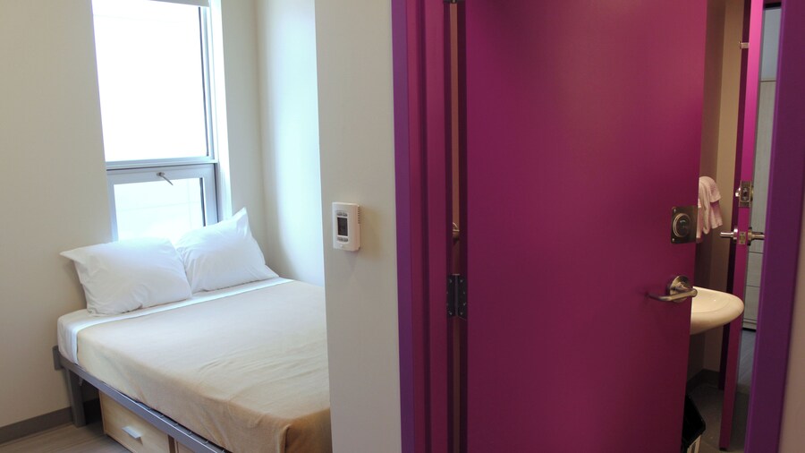 Henderson Residence University ofOttawa