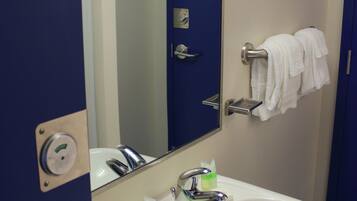 Economy-Suite | Badezimmer | Dusche, kostenlose Toilettenartikel, Handtücher, Seife