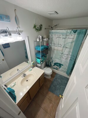 Hårtørrer, håndklæder, Sæbe, Toiletpapir