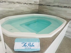 Interior - Top Floor Condo! Indoor Pool, Hot Tub & Fire Place - Lake Ozark, MO (Village of Four Seasons)