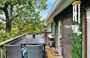 Outdoor dining - Top Floor Condo! Indoor Pool, Hot Tub & Fire Place - Lake Ozark, MO (Village of Four Seasons)
