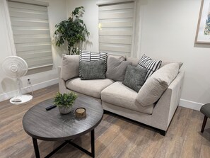 Smart TV - Looking for a cozy private house? (National City)