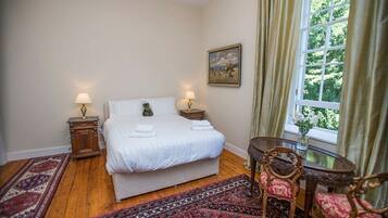 BĂŒgeleisen/BĂŒgelbrett, Internetzugang, BettwĂ€sche