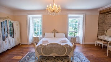 Fer et planche Ă repasser, accĂšs Internet, draps fournis