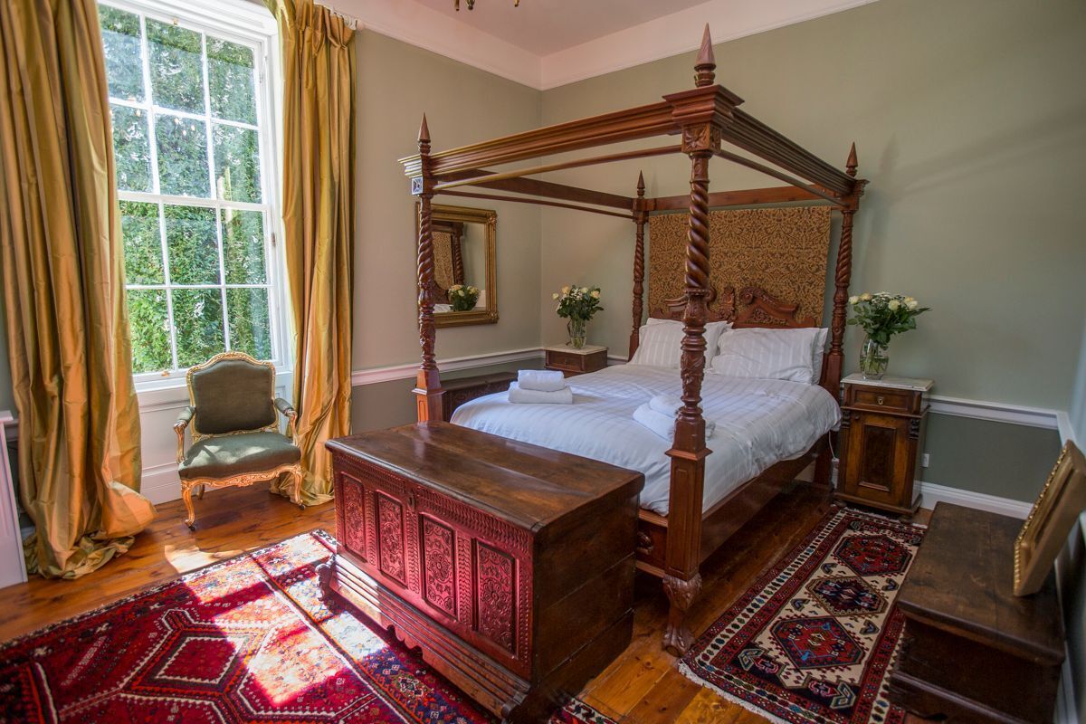 Iron/ironing board, internet, bed sheets