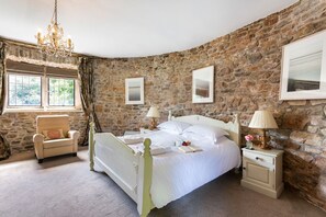 8 habitaciones, tabla de planchar con plancha, internet y ropa de cama 