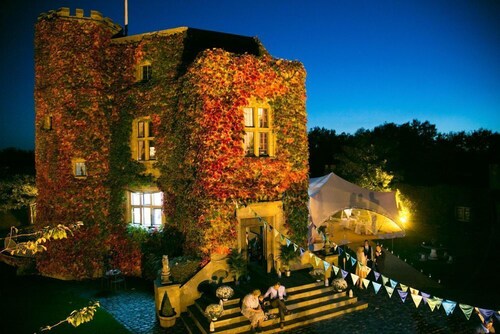 C17th Castle - Eight Bedroom Castle, Sleeps 16