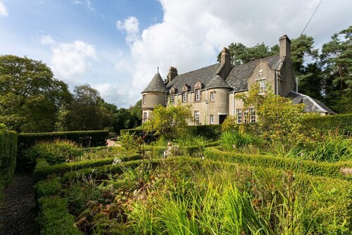 Loch Lomond Manor - Six Bedroom Villa, Sleeps 10
