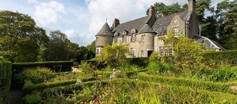 Loch Lomond Manor - Six Bedroom Villa, Sleeps 10
