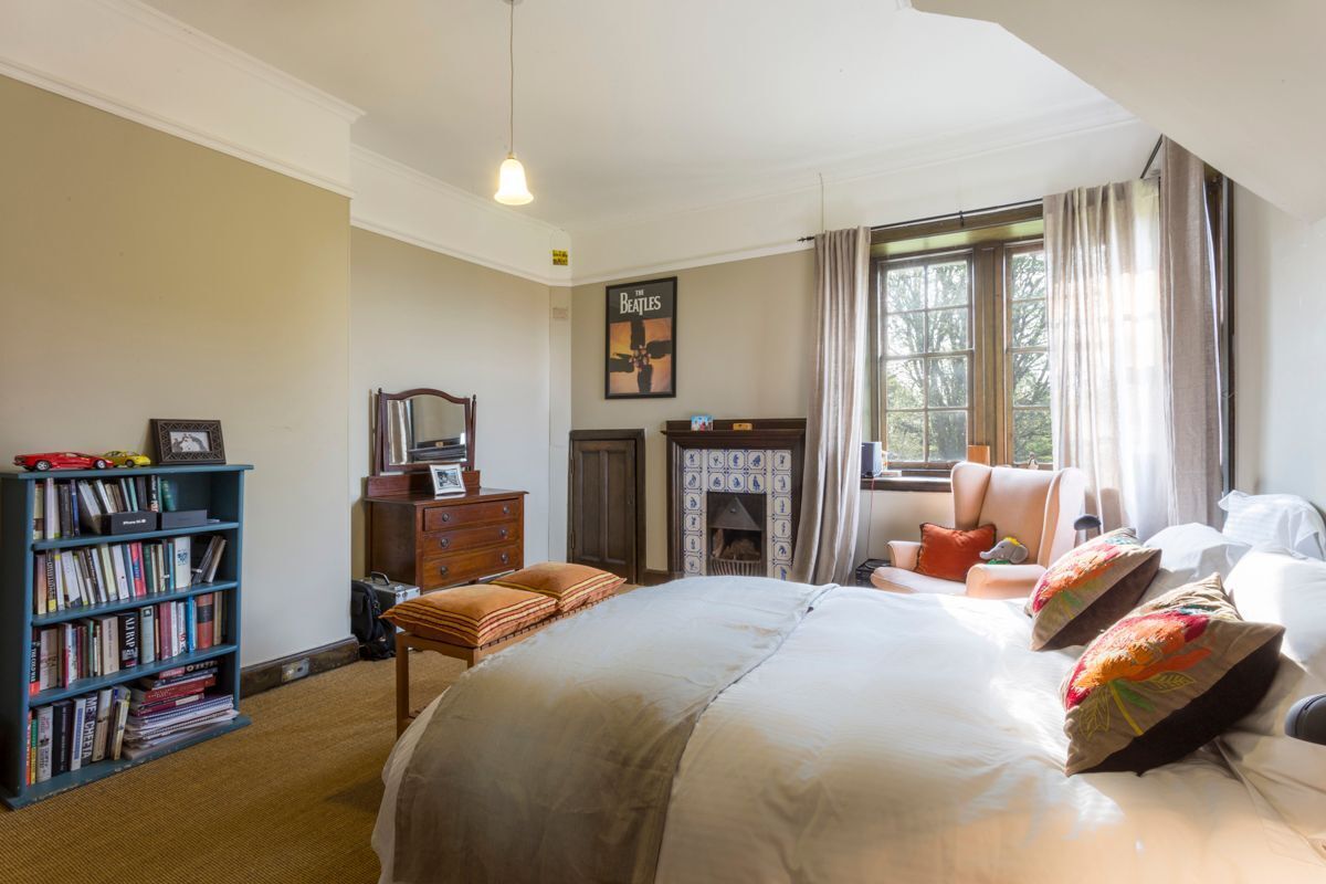 Iron/ironing board, internet, bed sheets