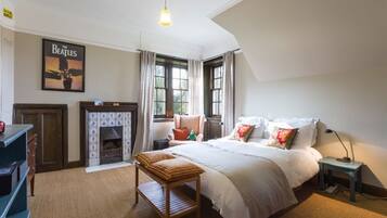 6 bedrooms, iron/ironing board, Internet, bed sheets