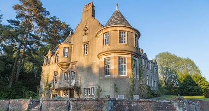 Loch Lomond Manor - Six Bedroom Villa, Sleeps 10