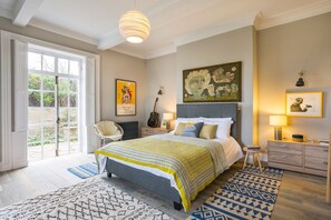 7 bedrooms, iron/ironing board, internet, bed sheets
