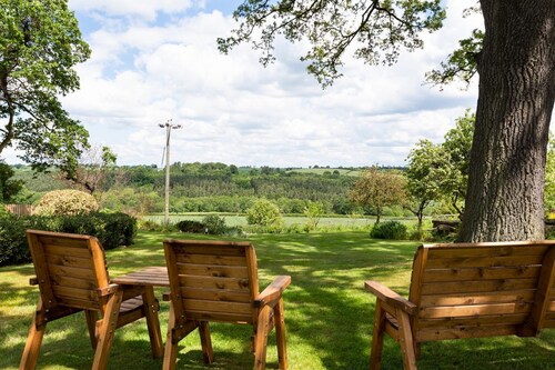 Emley Woodhouse - Seven Bedroom Villa, Sleeps 17