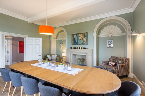 Emley Woodhouse - Seven Bedroom Villa, Sleeps 17