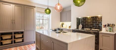 Lave-vaisselle, chaise haute